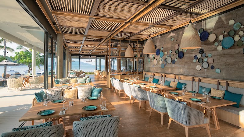ארוחת ערב ב-The Breeza Beach Restaurant & Bar at Melia Koh Samui