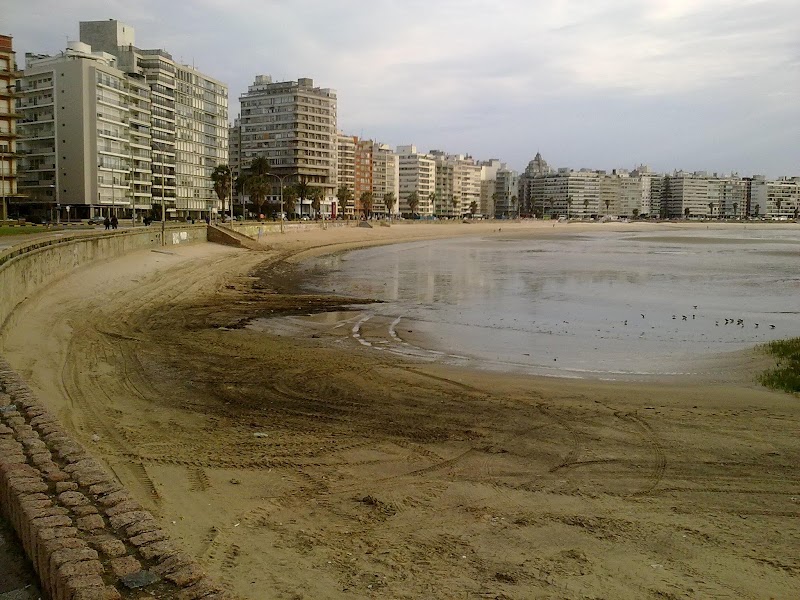 Tarde de juegos en la Playa Pocitos