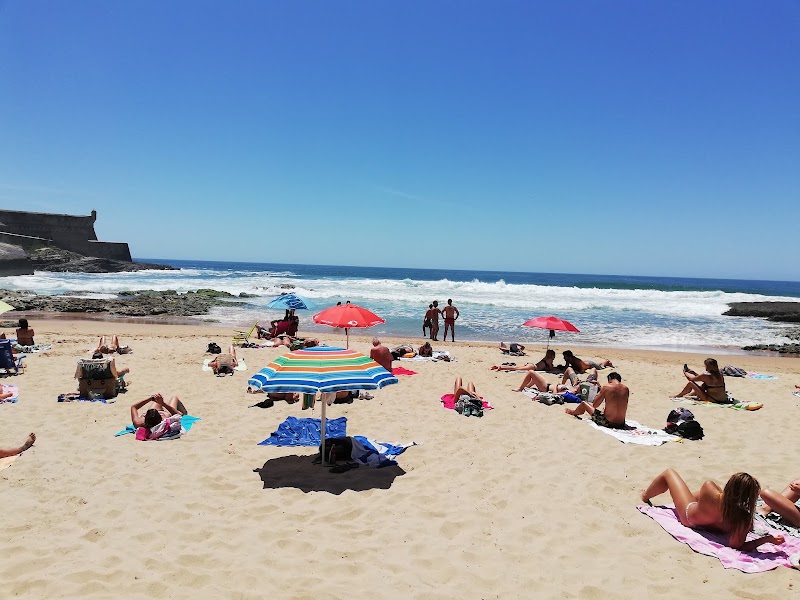 Paseo matutino y baño en Praia de Carcavelos