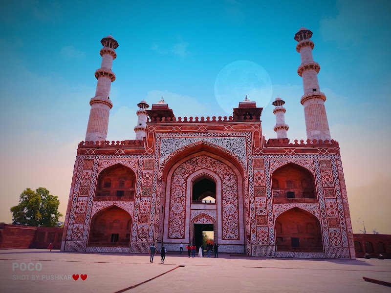 Visita a la Tumba de Akbar en Sikandra