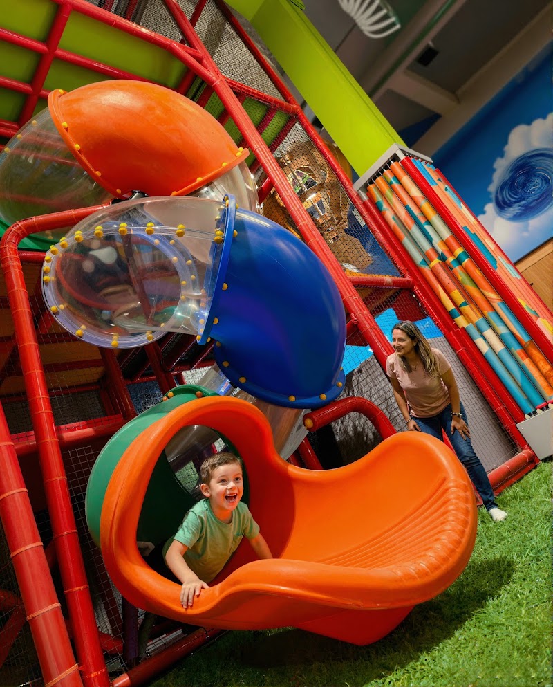 Paseo y juegos en el Parque Infantil Manises