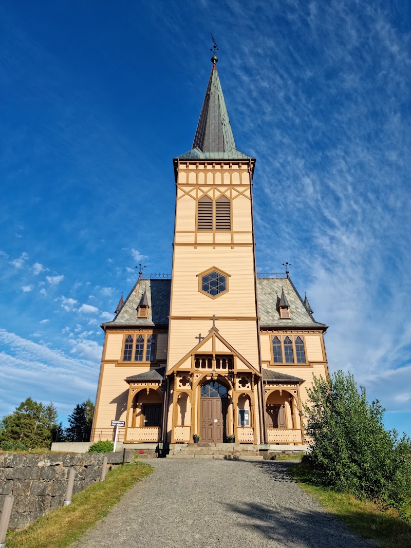 Kabelvåg sentrum e Vågan kirke