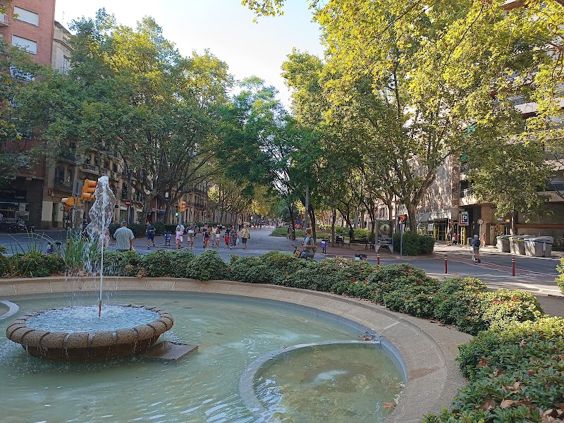 Paseo matutino por el Passeig de Sant Joan y Gràcia