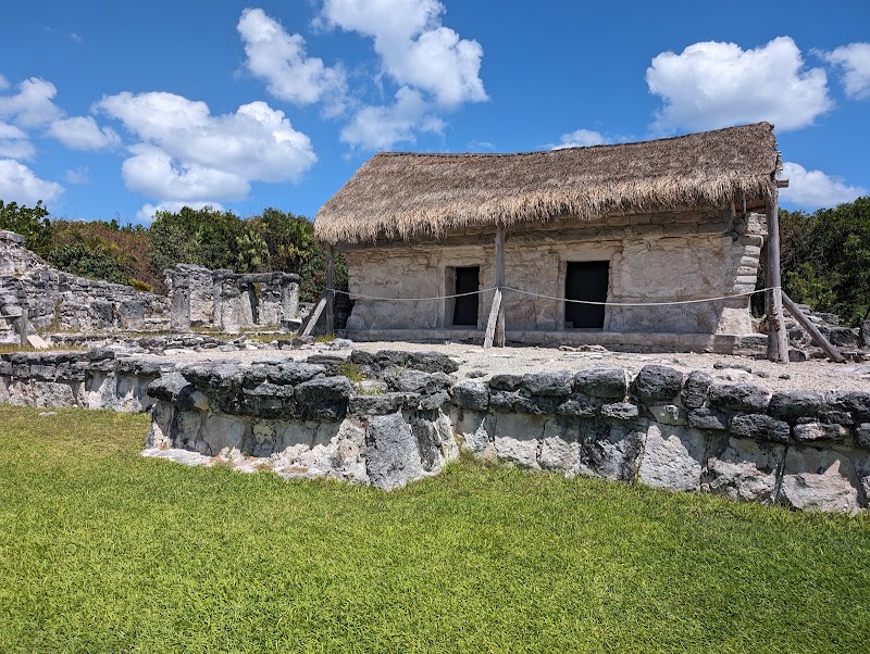 Zona Arqueológica El Rey