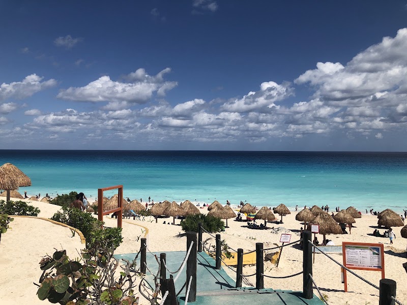 Paseo romántico por Playa Delfines