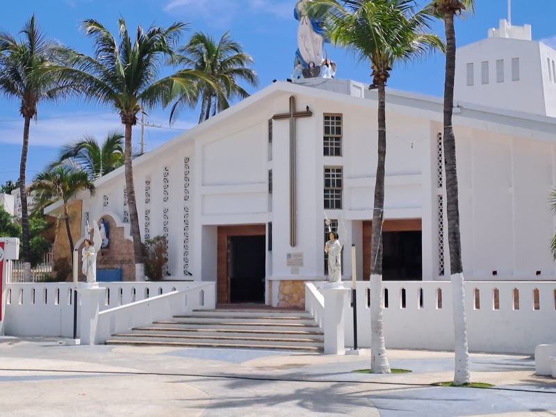 Paseo por el centro de Isla Mujeres y visita a la Parroquia de la Inmaculada Concepción
