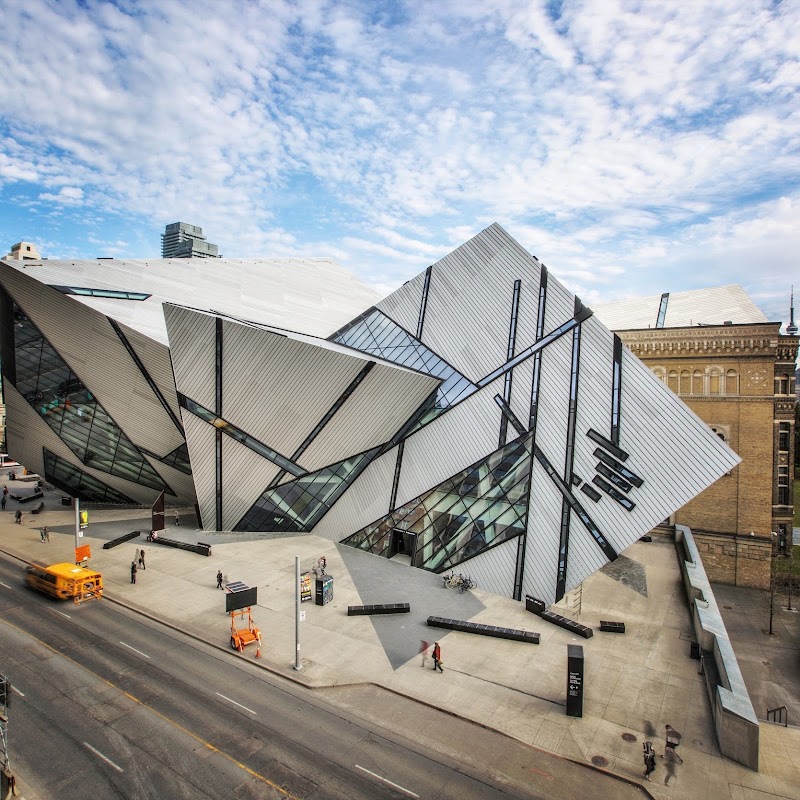 TTC Transit: Royal Ontario Museum to Casa Loma