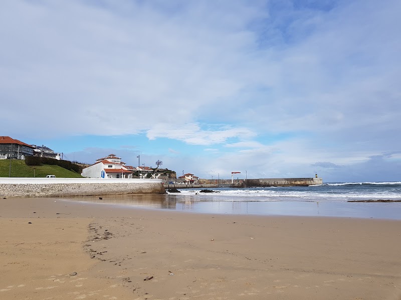 Playa de Comillas y paseo marítimo
