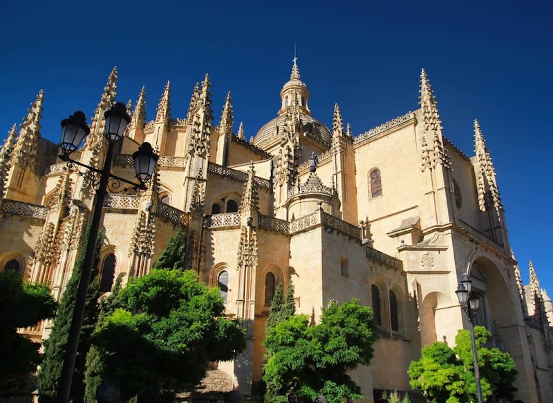 Catedral de Segovia y celebración de San Frutos 2026