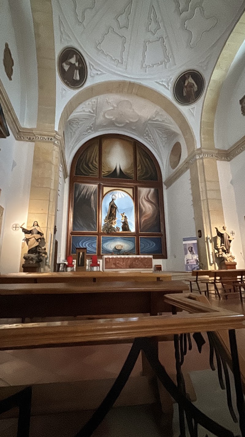 Iglesia de San Juan de la Cruz y exposición dedicada