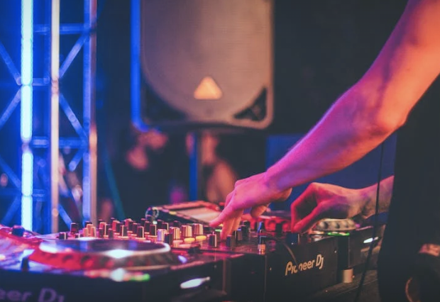 Theo Banks - DJ