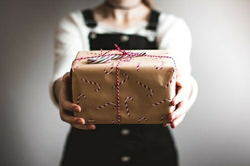 The Present: The Gift That Makes You Happier And More Successful At Work And In Life, Today!