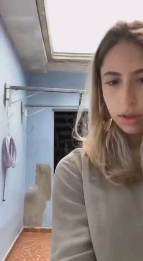 Що вона робить? 🤣🤣🤣