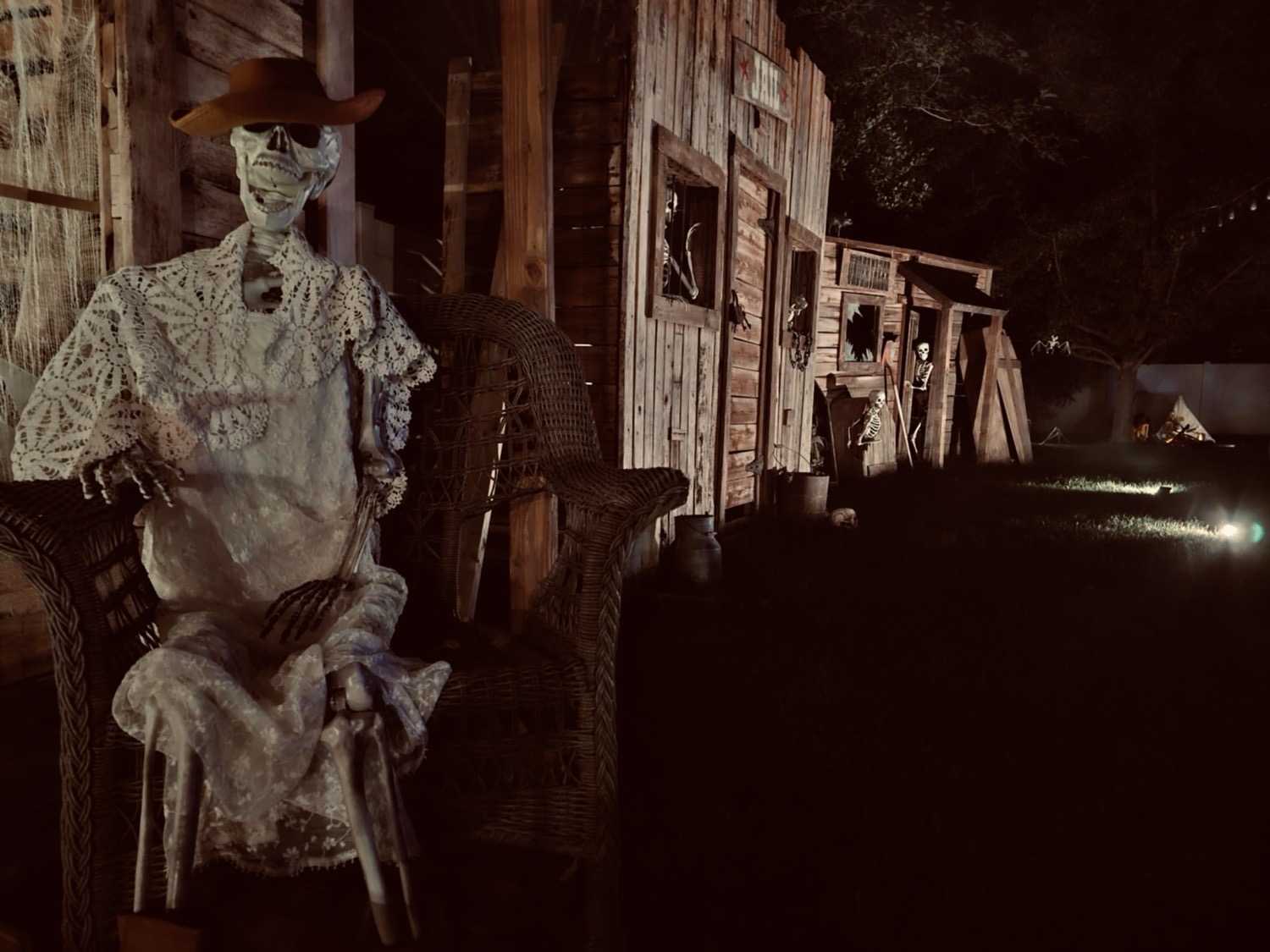 DEADWOOD HOLLOW GHOST TOWN