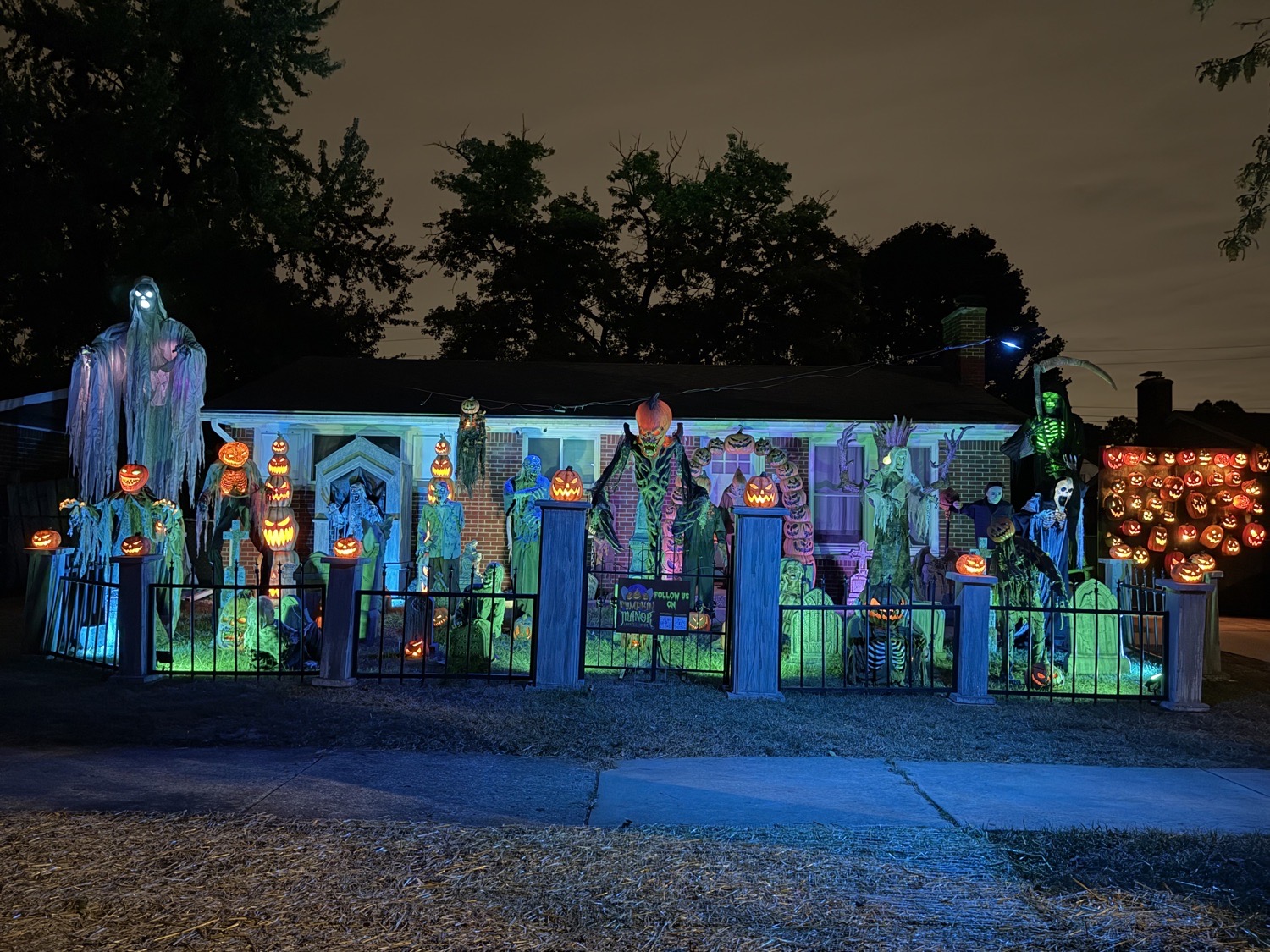 PUMPKIN MANOR