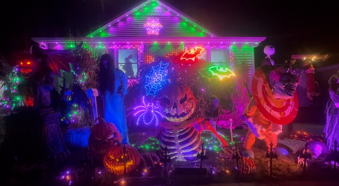 Chilling Atmosphere W/ Digital Frights