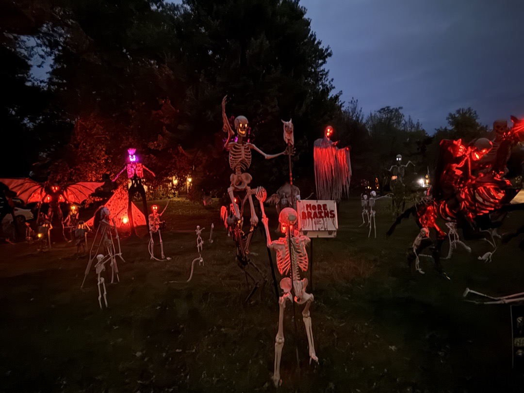 Chaos on Corona — haunted house in Waukegan, IL