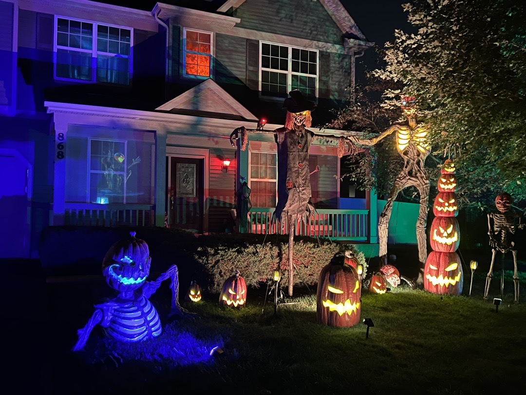 Tall Grass Manor Halloween Haunt in Mundelein, Illinois