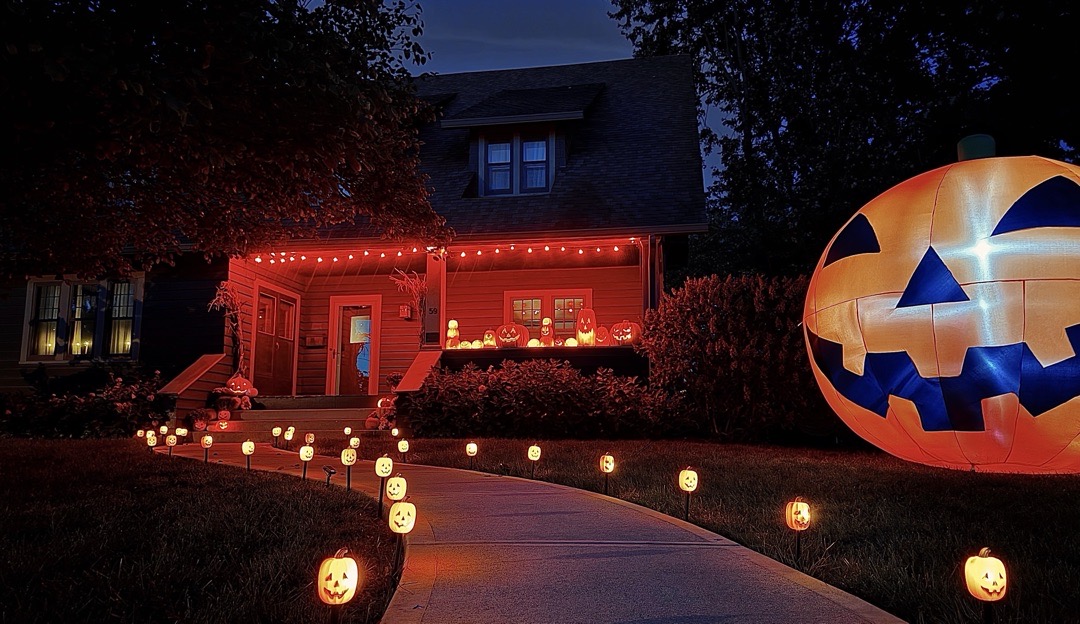 The Headless Horseman’s Closet Halloween Display in Indianapolis, Indiana