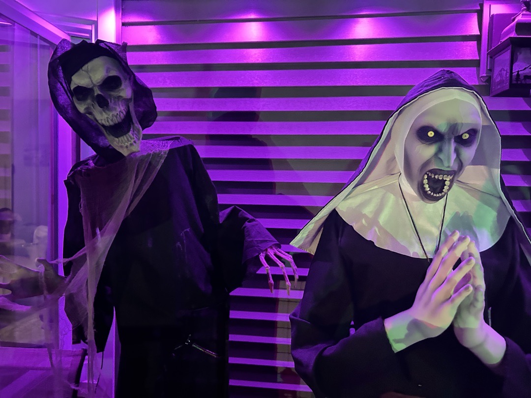Animatronics ,static Props in Demotte, IN