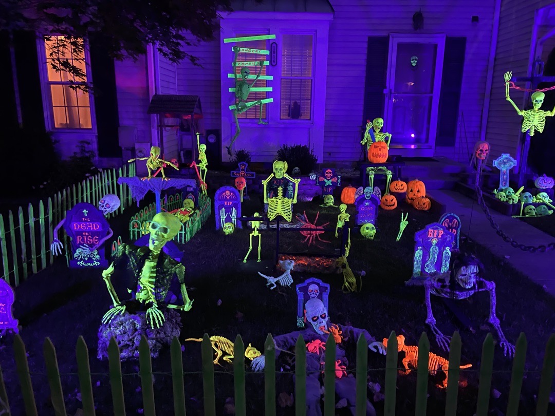 Queen Anne Yard Haunt