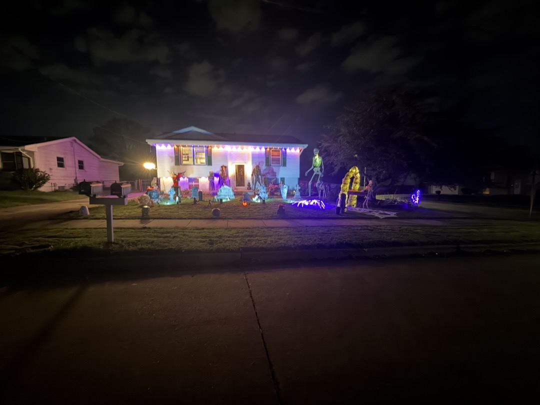 1016 Halloween Display in Des Moines, Iowa