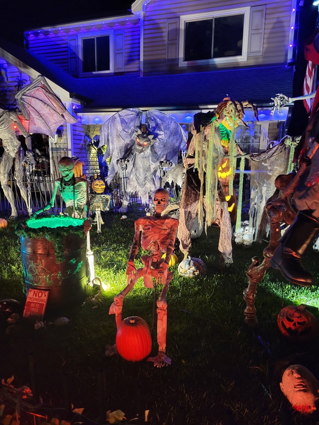 12 Feet and Under Halloween Haunt in Lake in the Hills, Illinois