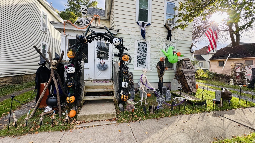Dead And Buried Halloween Haunt in East Syracuse, New York
