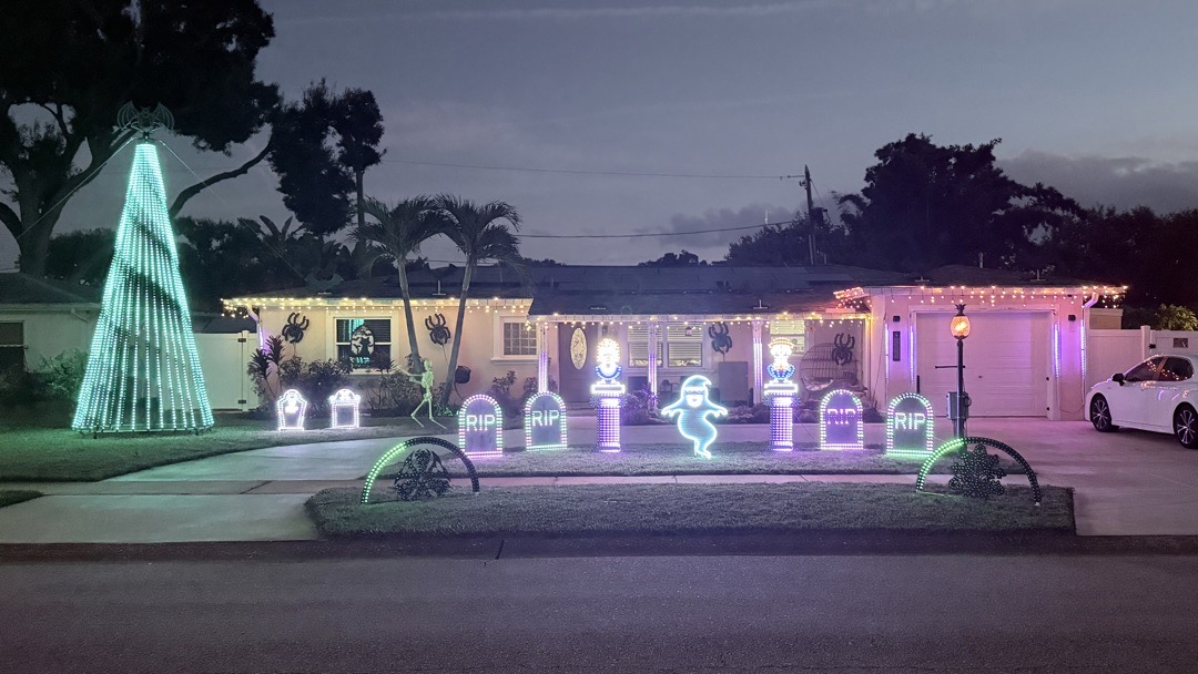 Halloween House On 24th Ave N