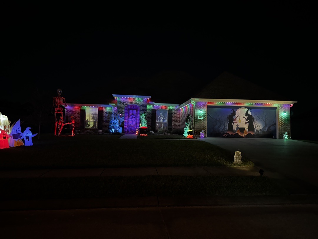 Small Haunt With Window Projections in Lumberton, Texas
