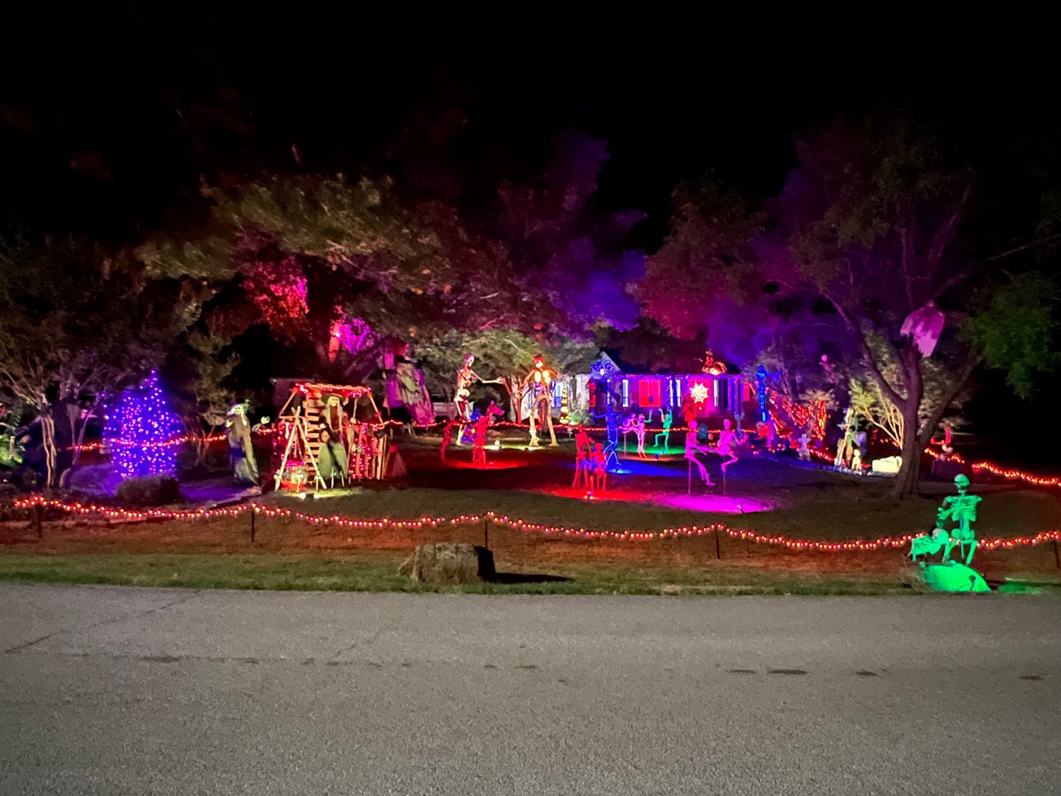 LAKE SIDE HAUNTED MANOR