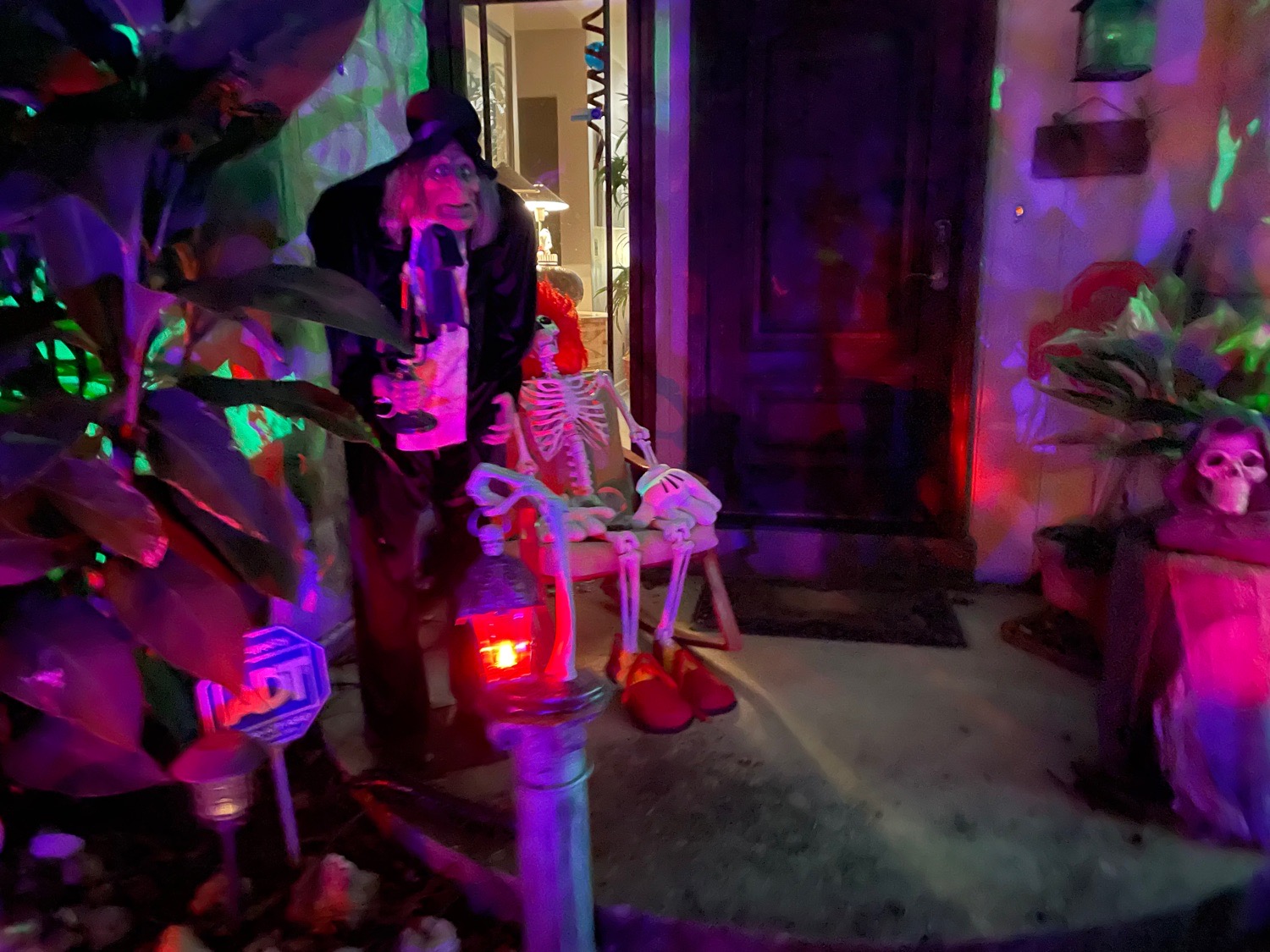 Halloween trail: 951 Noe Bixby Rd., Col