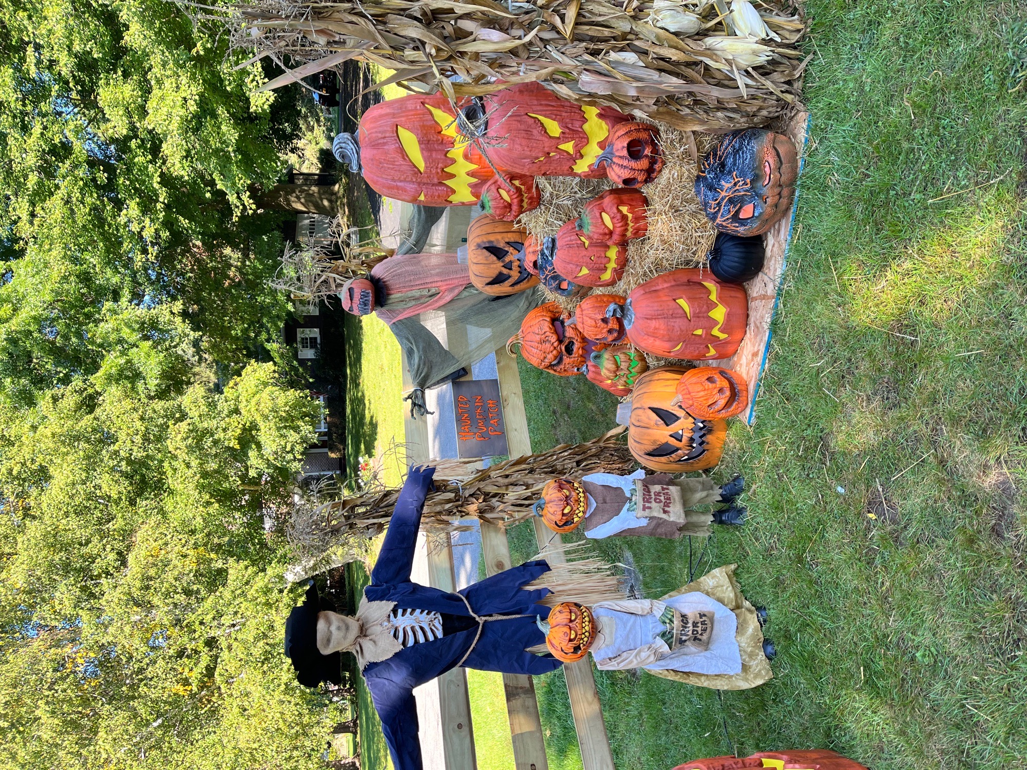 Clowning around in the graveyard on wilelen