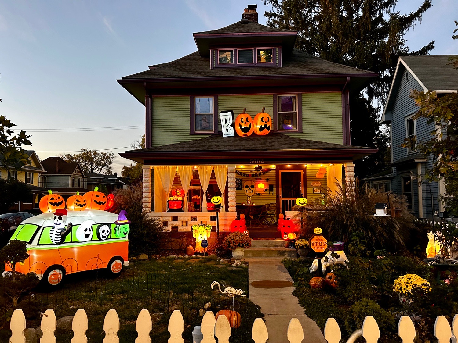 Shiney Happy Pumpkin House