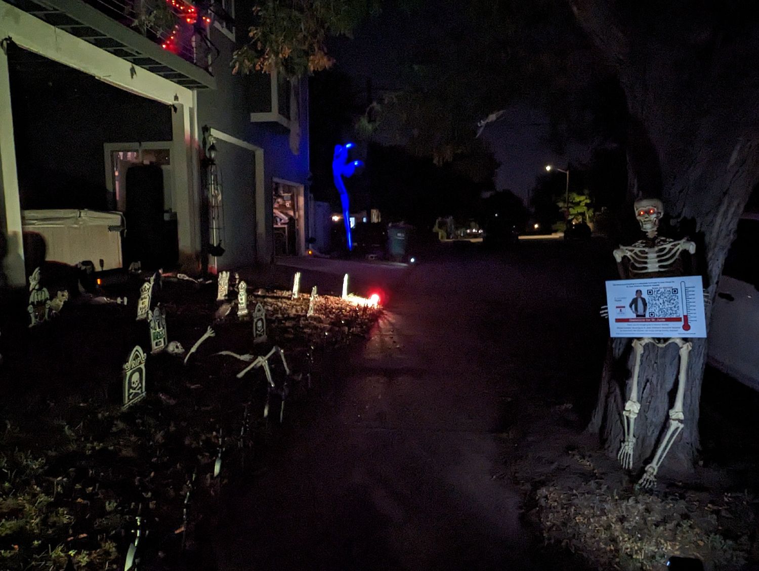 Halloween yard display