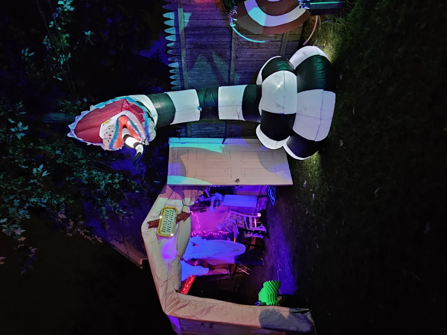 the hilariously haunted yard/ a nightmare on 33rd street