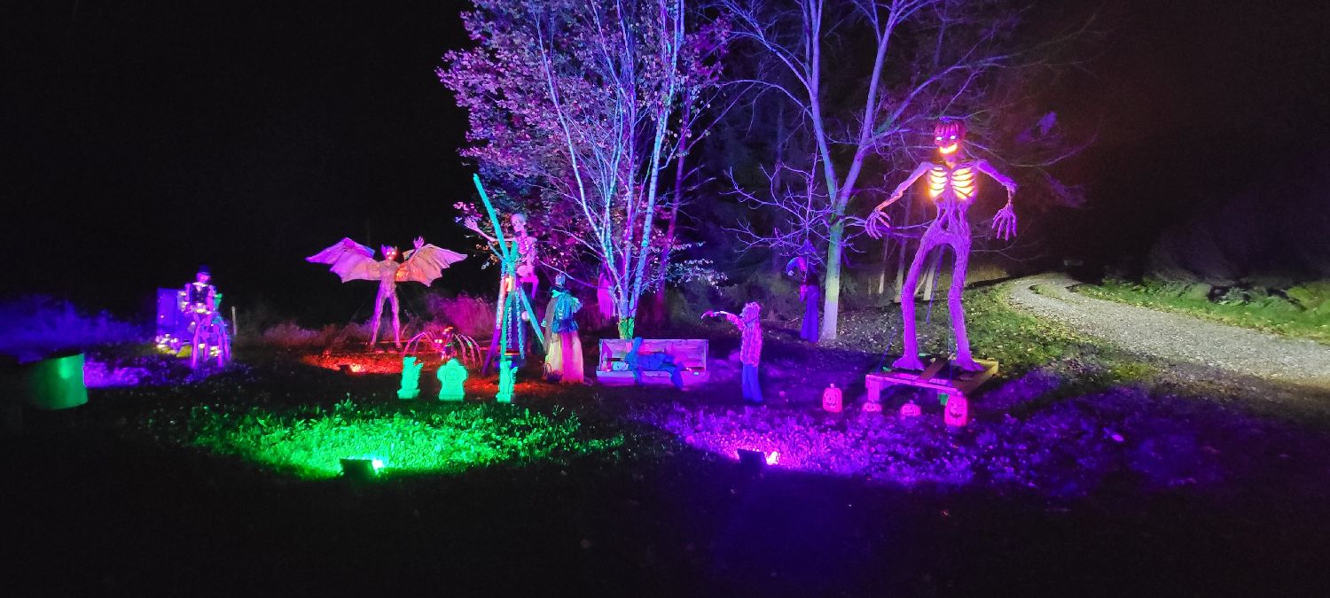 Ghoulish Jeepers Haunted Yard!!
