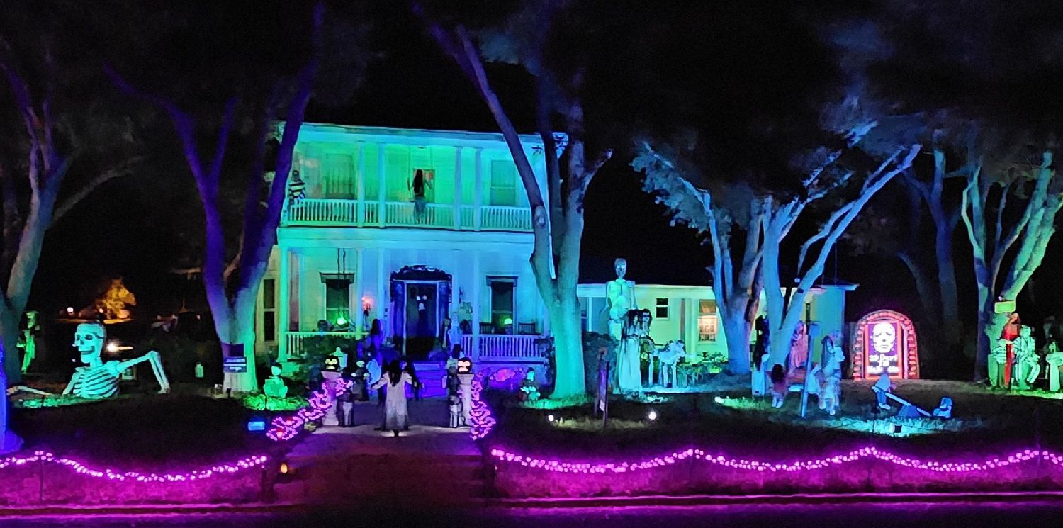 Halloween House 210 Tyler