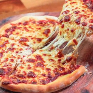 Classic Margherita Pizza (chef's special)