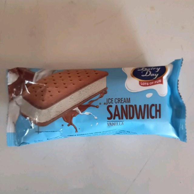 jr.vanilla ice cream sandwitch