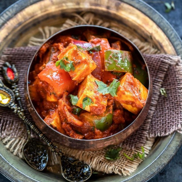 Laziz Kadhai Paneer 