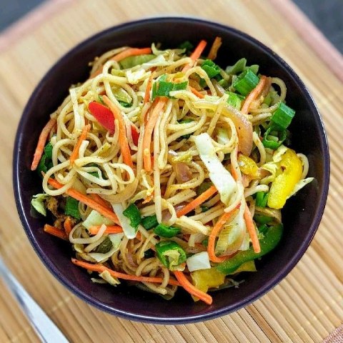Egg Hakka Noodles 