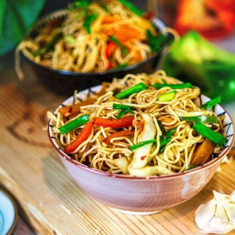 Schezwan Veg Noodles 