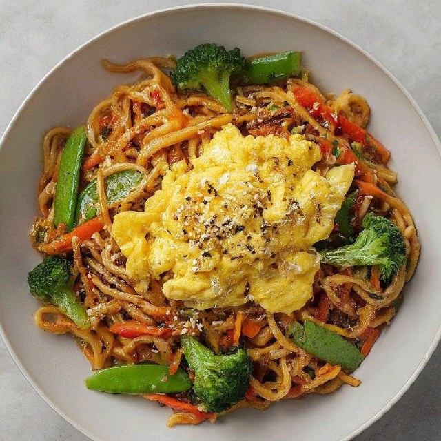 Egg Hakka Noodles