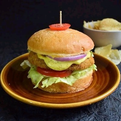 CRUNCHY COTTAGE CHEESE BURGER
