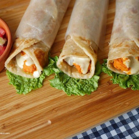 Chicken Cheez Roll