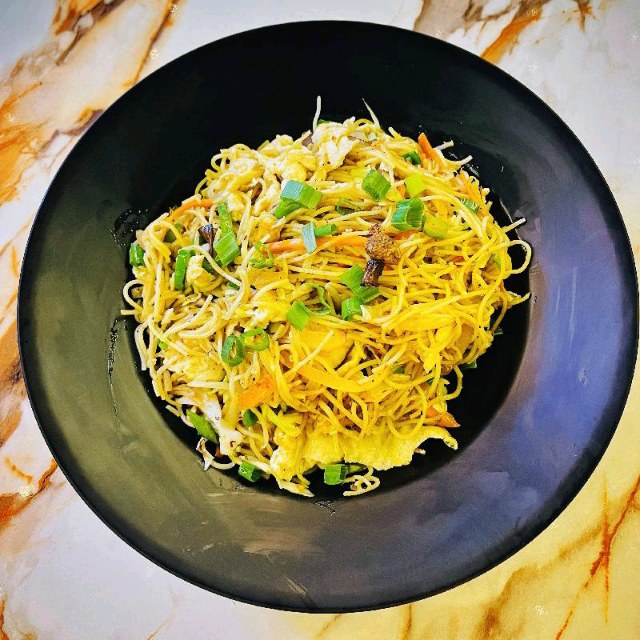 Egg Mushroom Hakka Noodles