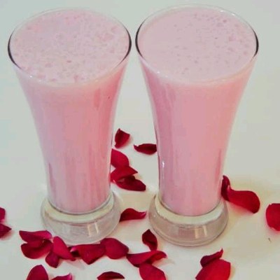 ROSE MILKSHAKE 