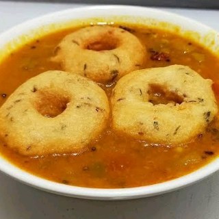 Sambhar Vada