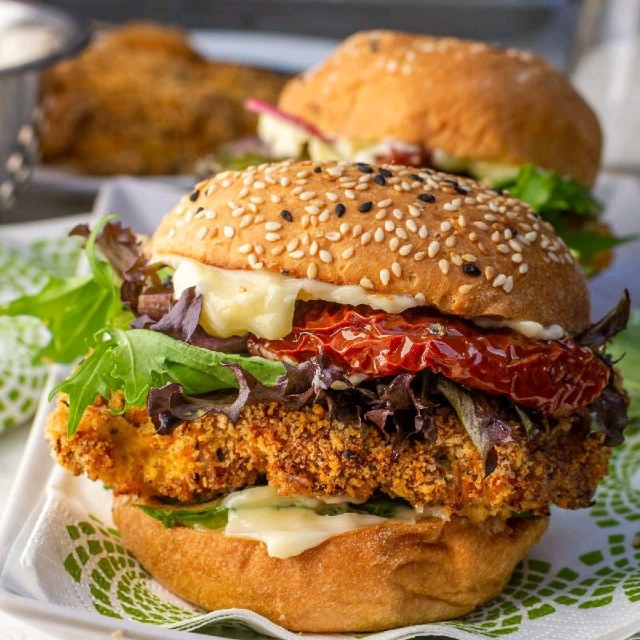 HOT CRISPY BURGER